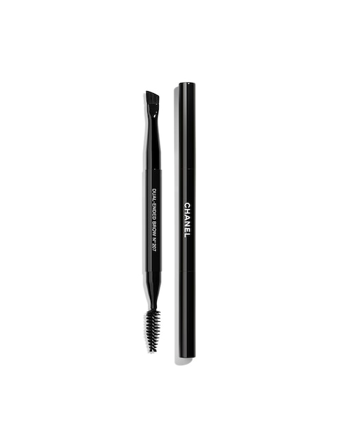 <b>CHANEL<br>PINCEAU DUO SOURCILS N°207</b><br><span>PINCEL CON DOS EXTREMOS: DISCIPLINA Y REDEFINE</span>