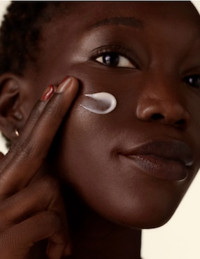 Crema facial recomendada para prevenir signos de la edad de día y noche Shiseido Benefiance para piel normal y mixta