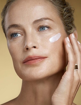Crema facial recomendada para prevenir signos de la edad día y noche Estée Lauder Ultimate Lift Reganerating Youth para todo tipo piel