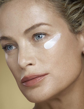 Crema para ojos recomendada para prevenir signos de la edad día y noche Estée Lauder Ultimate Lift Reganerating Youth para todo tipo piel