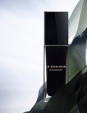 Sérum antiedad Givenchy Le Soin Noir todo tipo piel