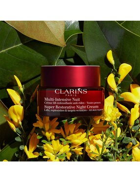 Crema facial recomendada para prevenir signos de la edad de noche Clarins para todo tipo piel