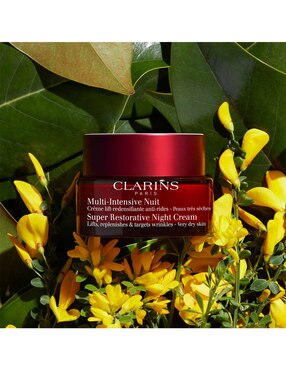 Crema facial recomendada para prevenir signos de la edad de noche Clarins para piel seca