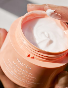 Crema facial recomendada para hidratar de noche Nuria Beauty para todo tipo piel
