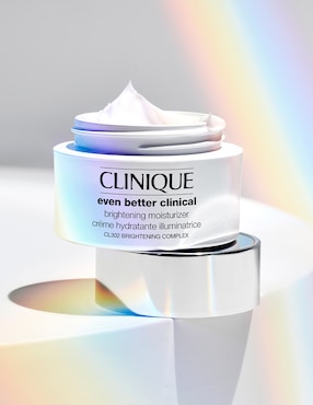 Crema facial recomendada para hidratar día Clinique Even Better para todo tipo piel