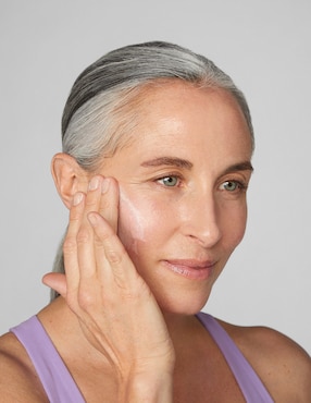 Crema facial recomendada para prevenir signos de la edad día y noche Clinique Smart Clinical Repair para todo tipo piel