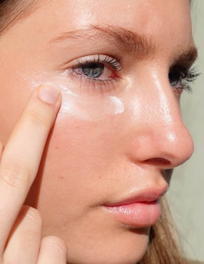 Crema para contorno de ojos recomendada para regenerar día y noche Ere Perez para todo tipo piel