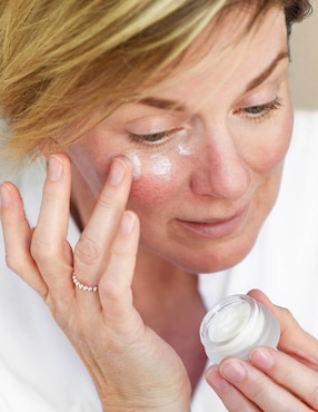 Crema para contorno de ojos recomendada para regenerar día y noche Ere Perez para todo tipo piel