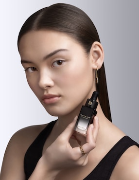 Sérum contorno de ojos Antiedad y firmeza Givenchy Le Soin Noir todo tipo piel