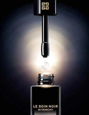 Sérum contorno de ojos Antiedad y firmeza Givenchy Le Soin Noir todo tipo piel