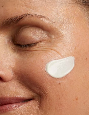 Crema facial recomendada para reafirmar día Clarins para todo tipo piel