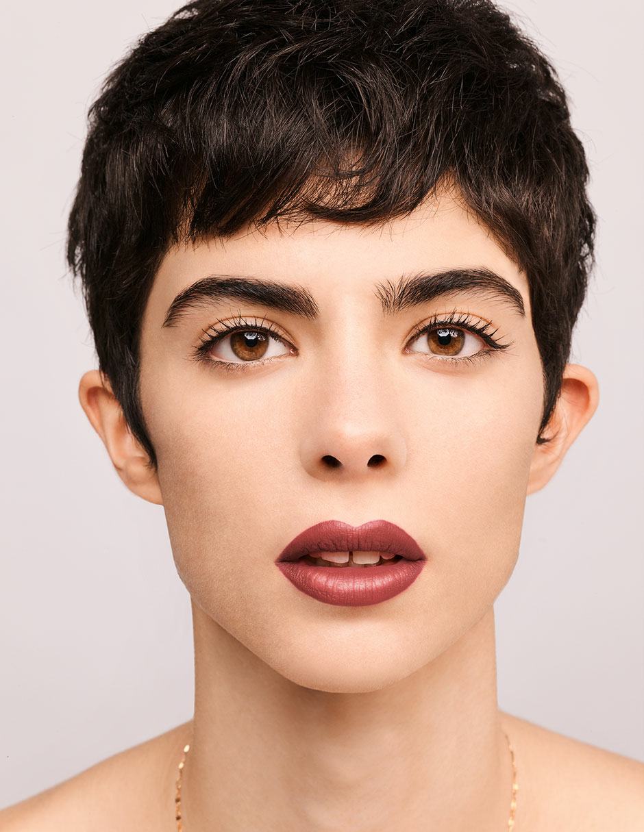 Aceite para labios brillante Fabulous Kiss Lipstick Sheer 16
