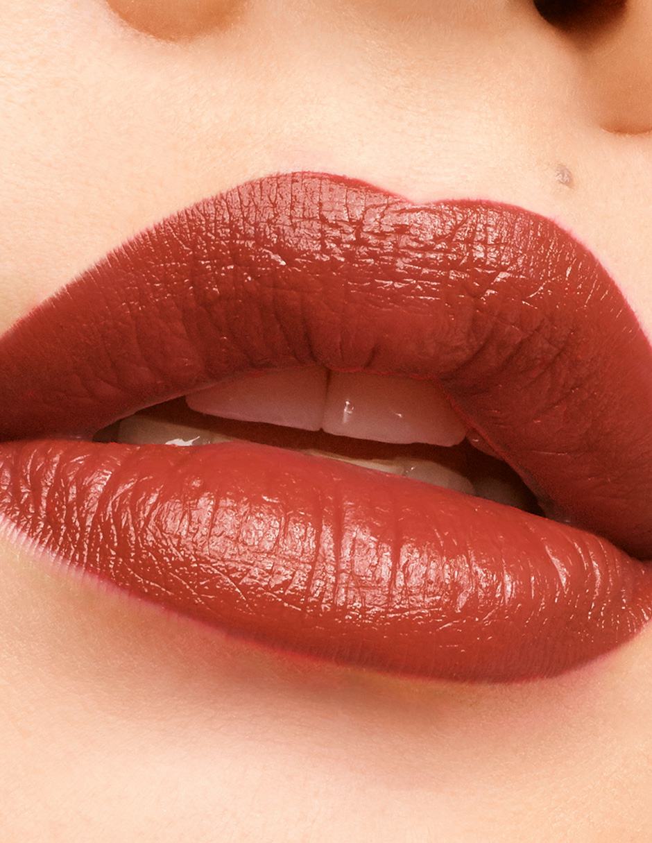 Labial satinado Fabulous Kiss Lipstick 20