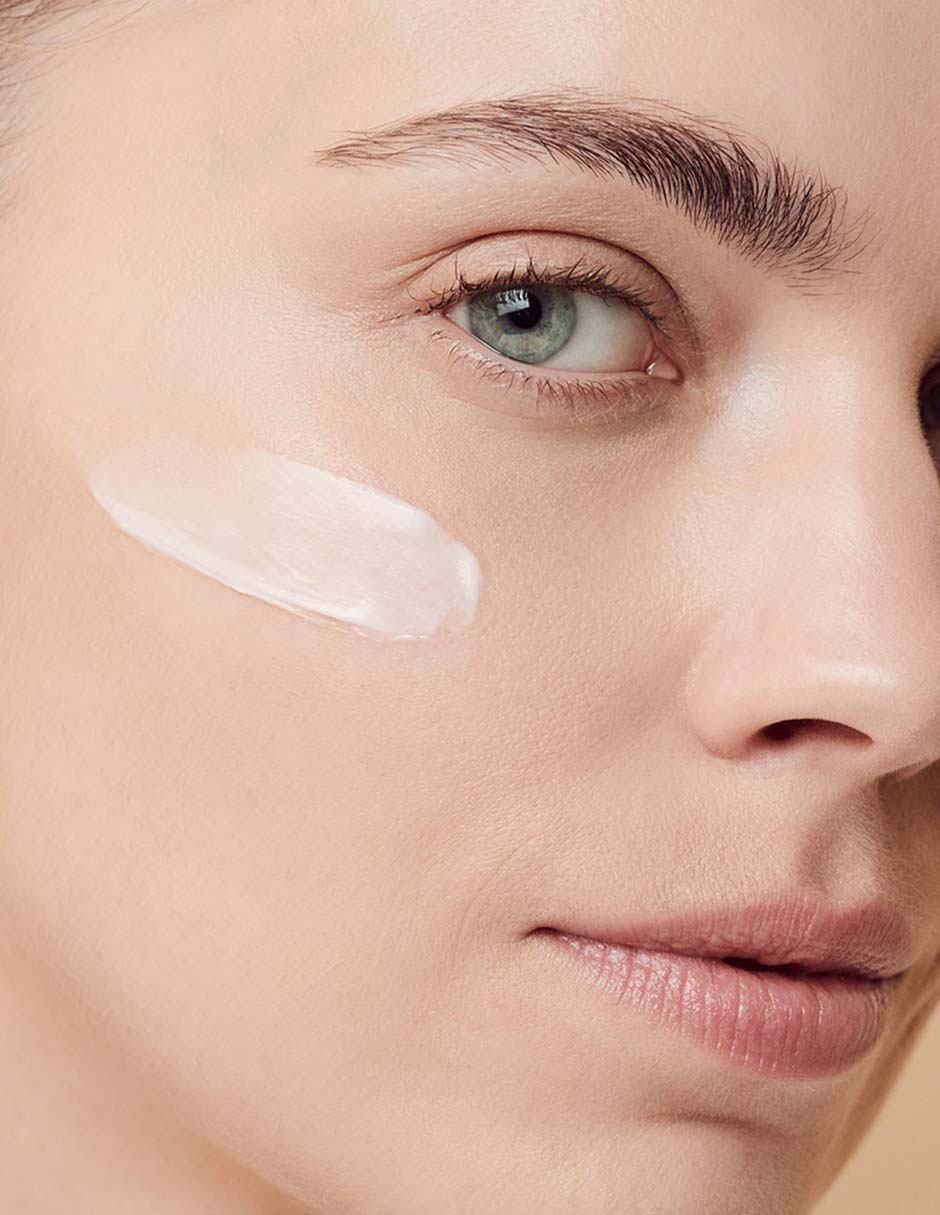Crema facial recomendada para prevenir signos de la edad día y noche Re-Nutriv para todo tipo piel 2
