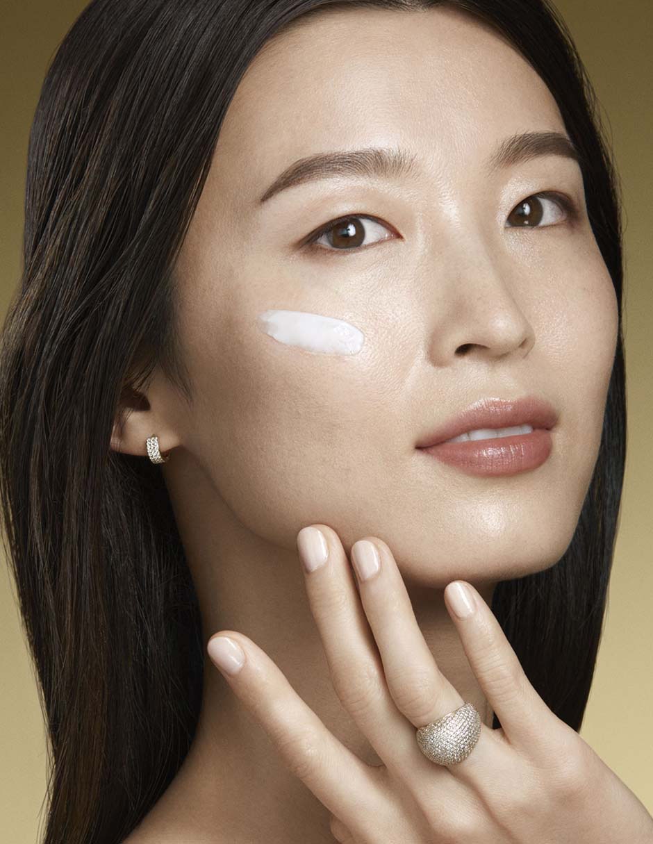 Crema facial recomendada para prevenir signos de la edad día y noche Ultimate Lift Reganerating Youth para todo tipo piel 3