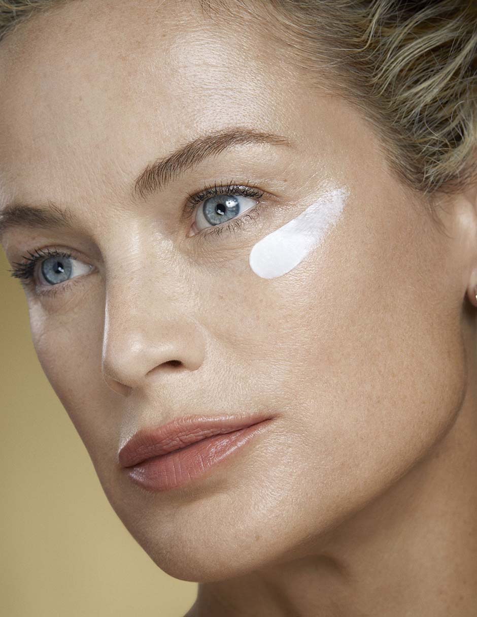 Crema para ojos recomendada para prevenir signos de la edad día y noche Ultimate Lift Reganerating Youth para todo tipo piel 2