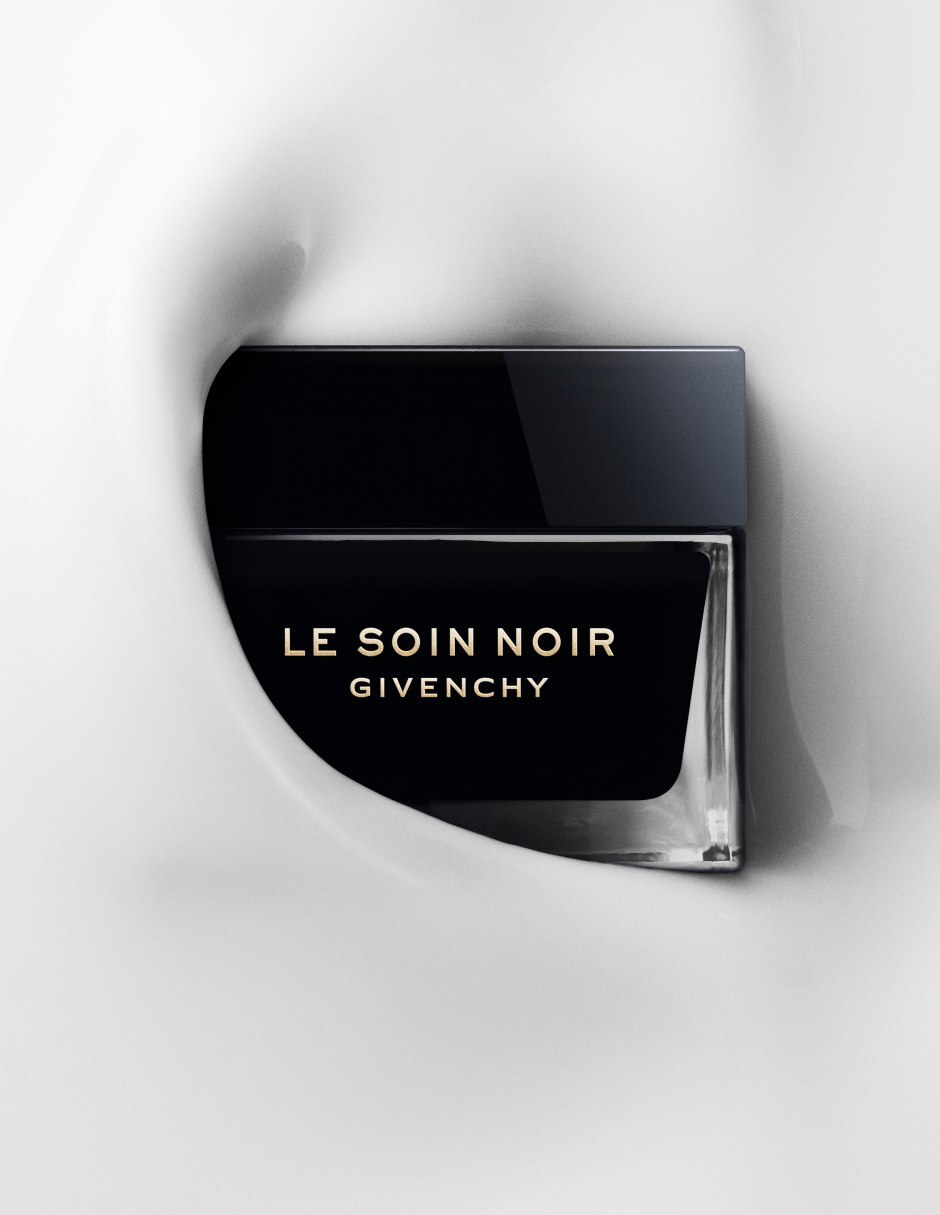 Crema facial recomendada para prevenir signos de la edad de día Le Soin Noir para piel normal 6
