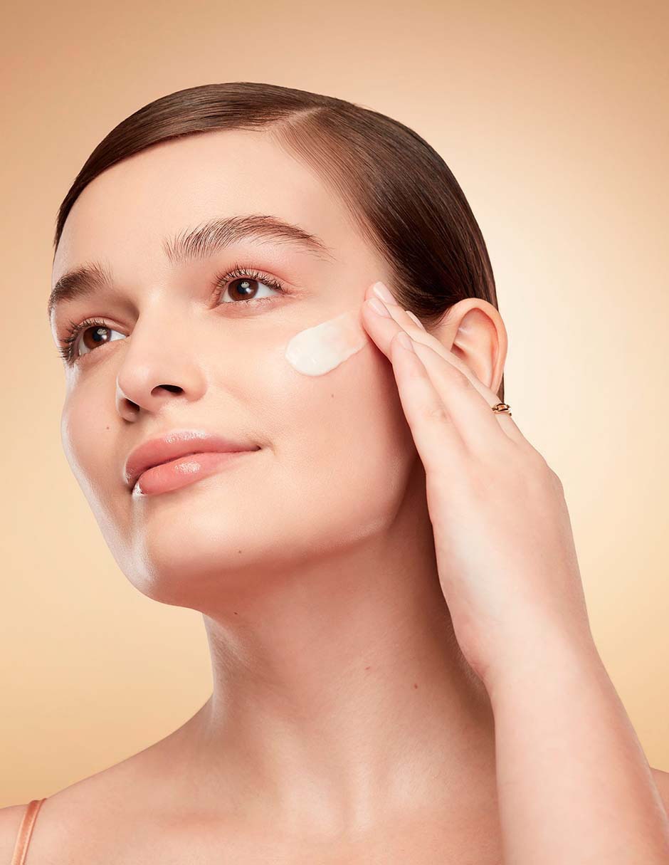 Crema facial recomendada para prevenir signos de la edad de día para todo tipo piel 3