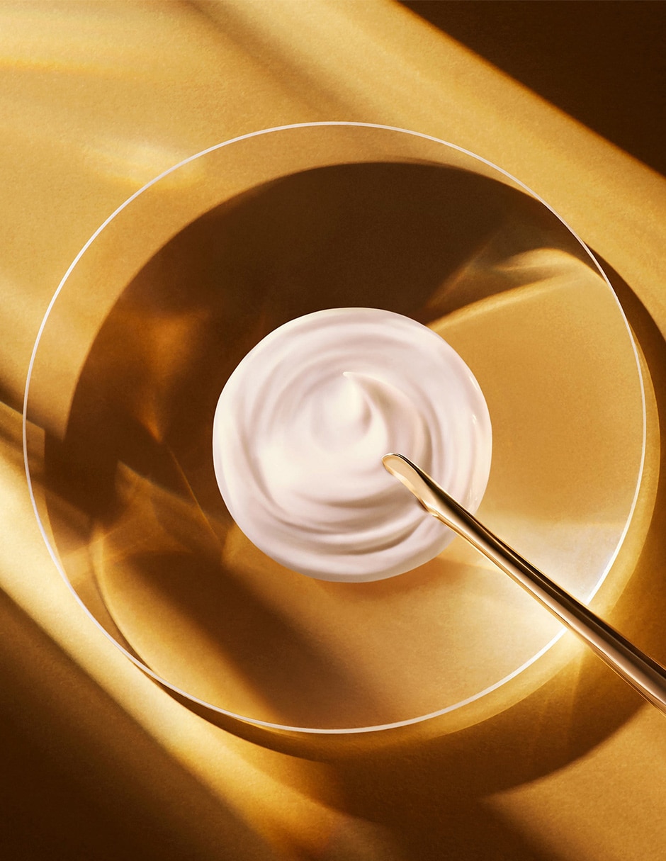 Crema facial recomendada para reafirmar día y noche Re-Nutriv Ultimate Diamond para todo tipo piel 5