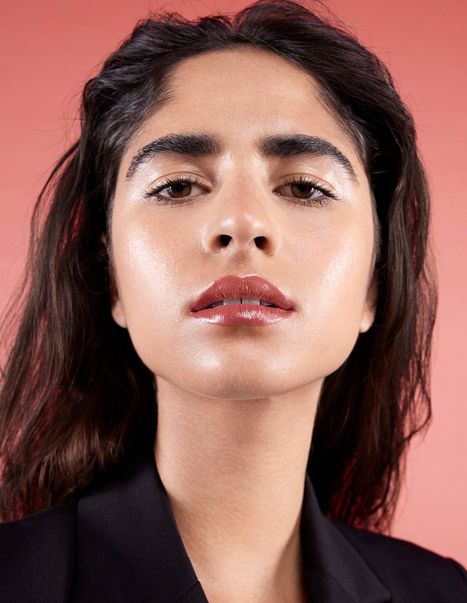 Labial brillante Rouge Pur Couture The Bold 3