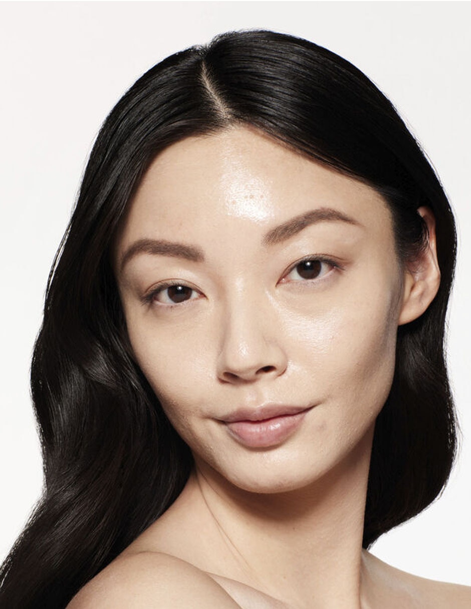 Base de maquillaje líquida Revitalessence Skin Glow satinado 3