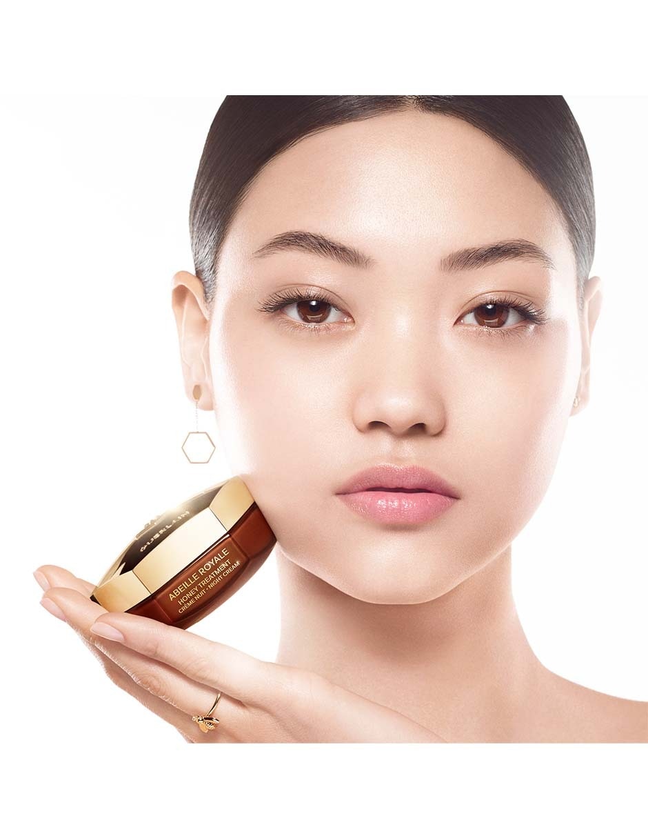 Crema facial recomendada para prevenir signos de la edad noche Abeille Royale para todo tipo piel 4