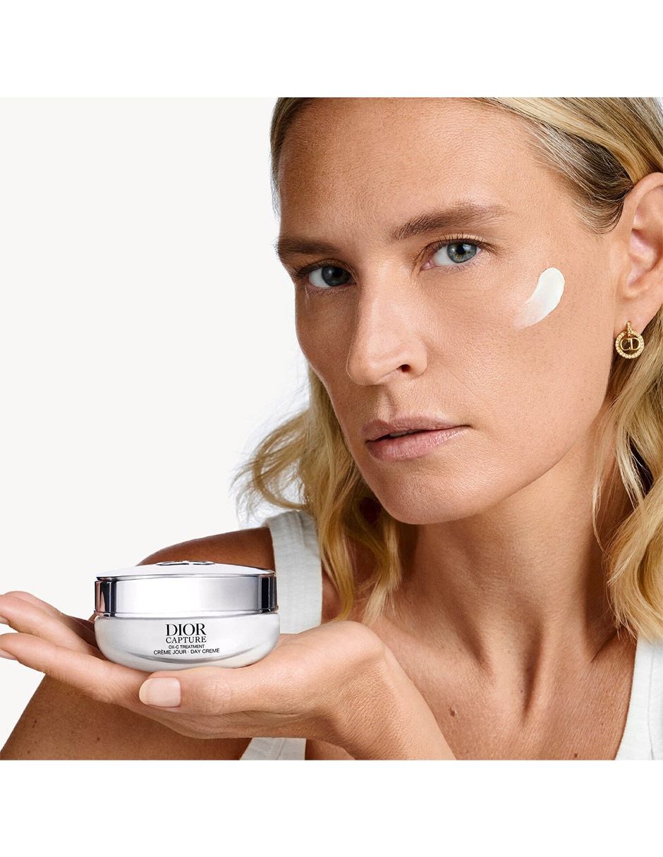 Crema facial recomendada para prevenir signos de la edad día Capture para todo tipo piel 4