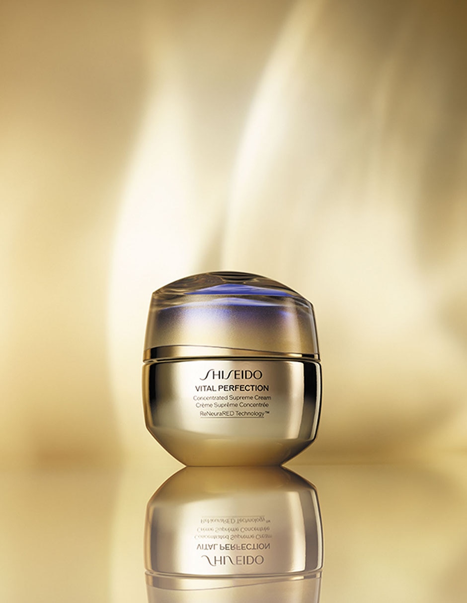 Crema facial recomendada para prevenir signos de la edad día Vital Perfection para todo tipo piel 2