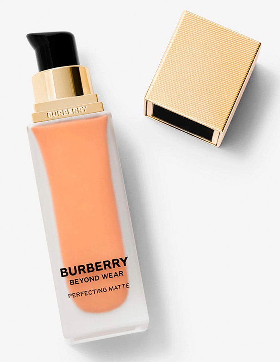 Base de maquillaje líquida beyond wear mate 3